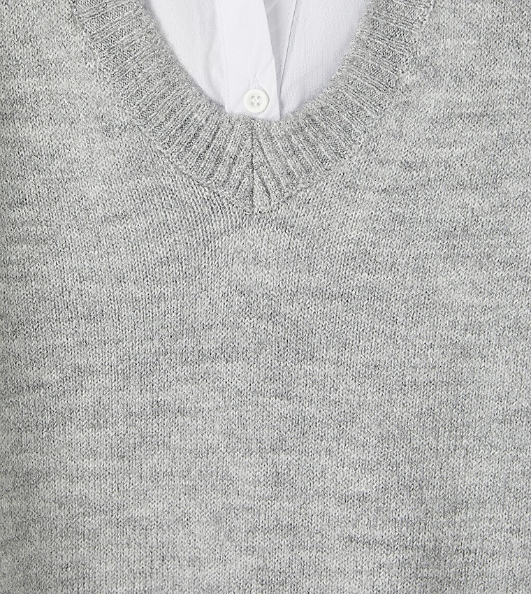 LC Waikiki  V-neck Sweaters - Grey V-neck Sweaters