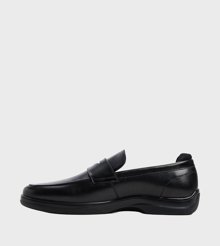 LANZO Textured Round Toe Loafers