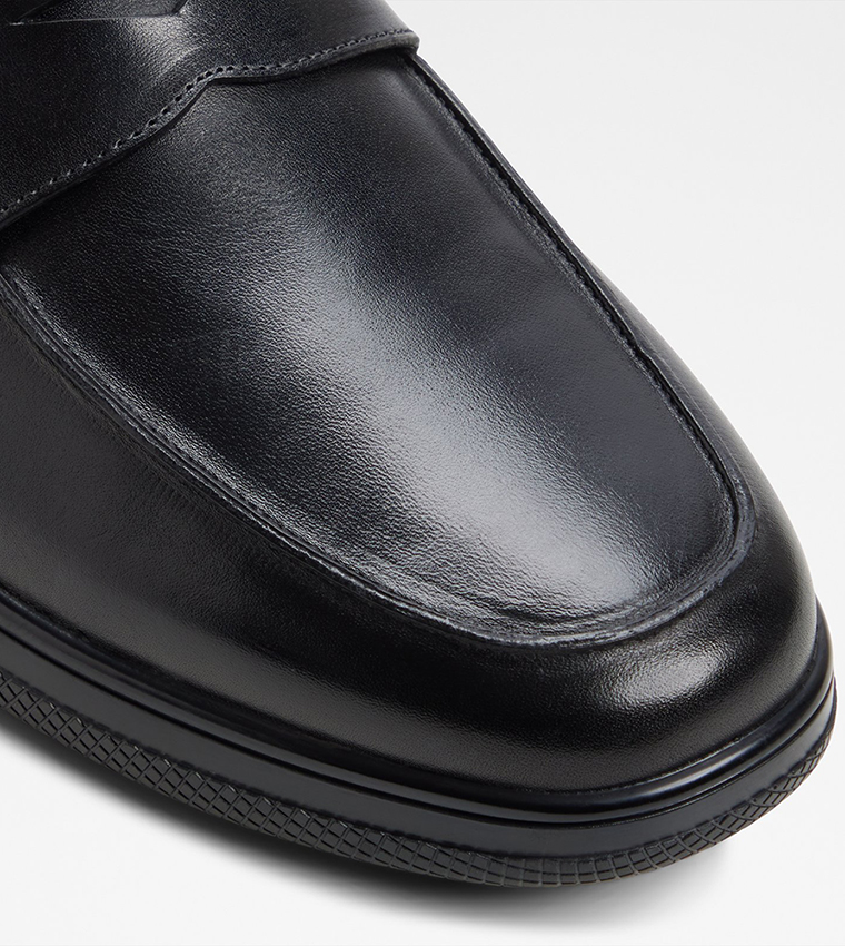 LANZO Textured Round Toe Loafers
