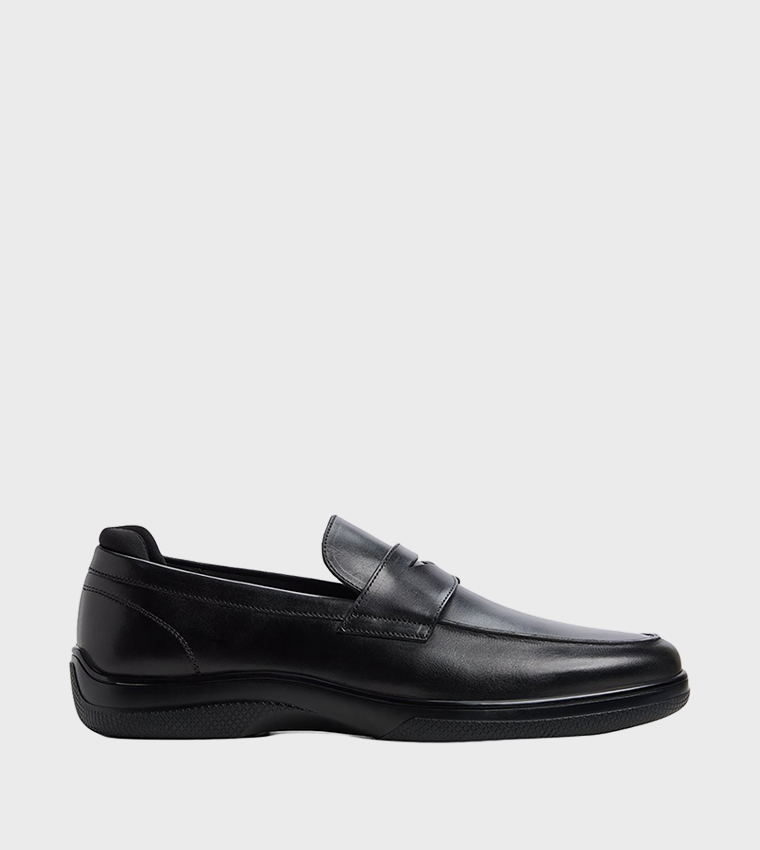LANZO Textured Round Toe Loafers