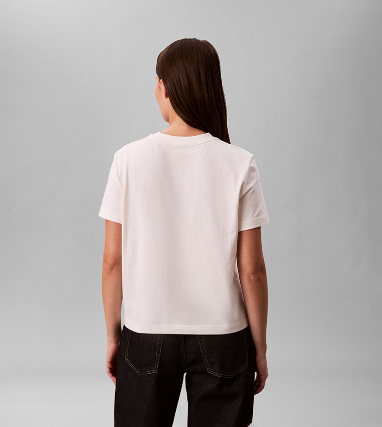 تيشيرت كم قصير بطبعة شعار