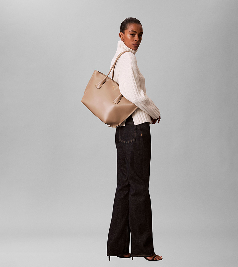Logo Detail Dome Tote Bag