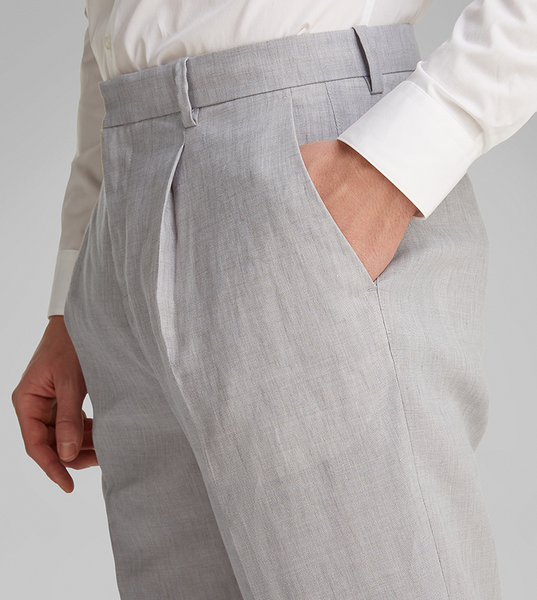 Traveler Linen Pleated Trousers