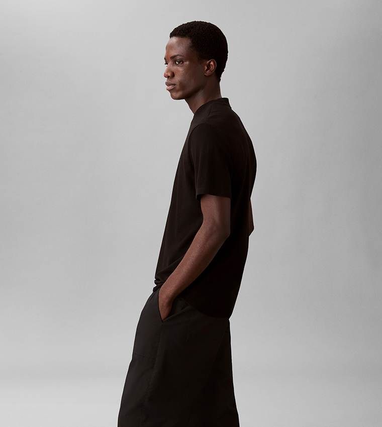 Calvin Klein  Round Neck T-Shirts - BLACK Round Neck T-Shirts