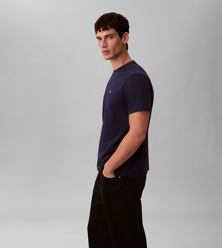 تيشيرت كم قصير مطرز بشعار