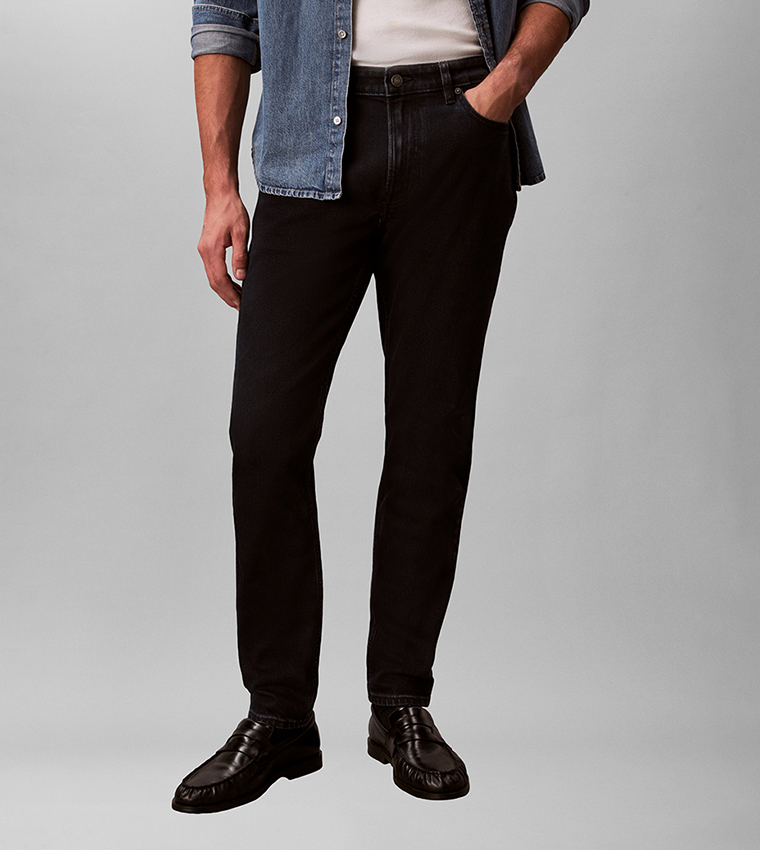 كالفين كلاين  جينزات قصة قصيرة  - أسود Tapered Jeans