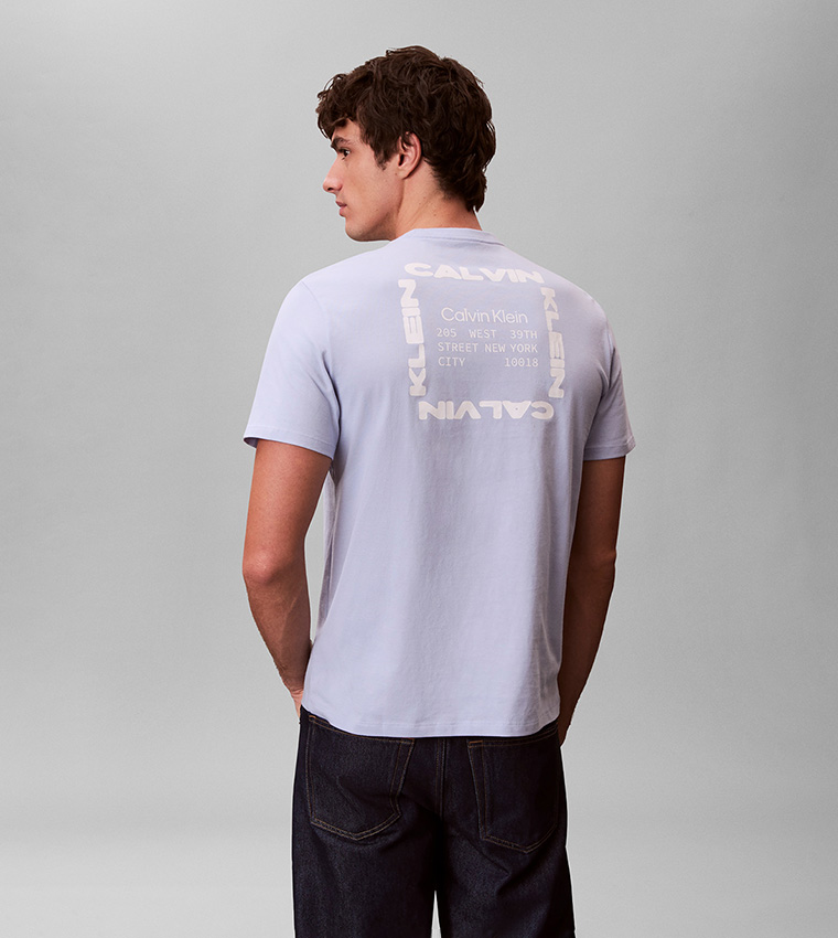 تيشيرت كاجوال كم قصير بطبعة شعار