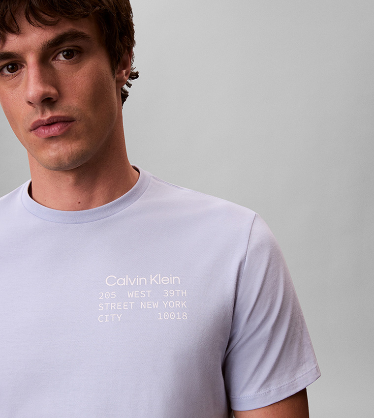 تيشيرت كاجوال كم قصير بطبعة شعار