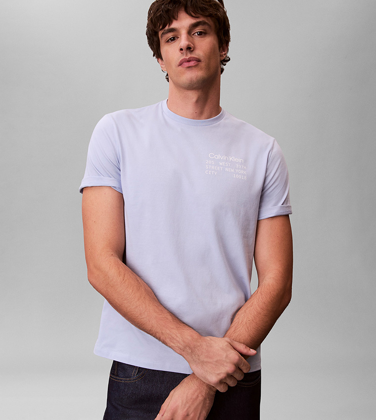 تيشيرت كاجوال كم قصير بطبعة شعار