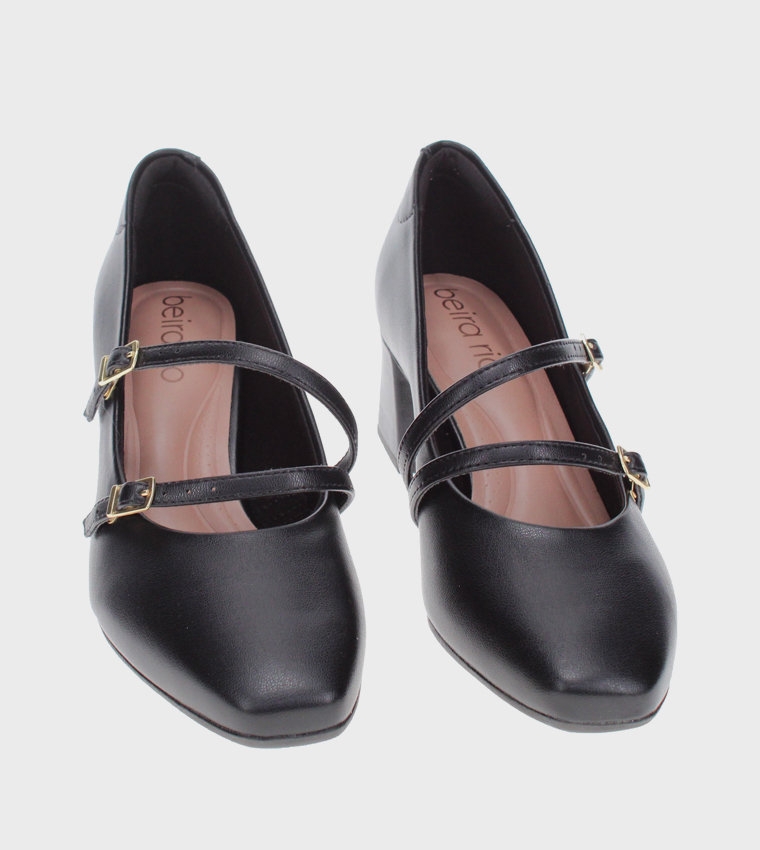 حذاء بكعب عريض 