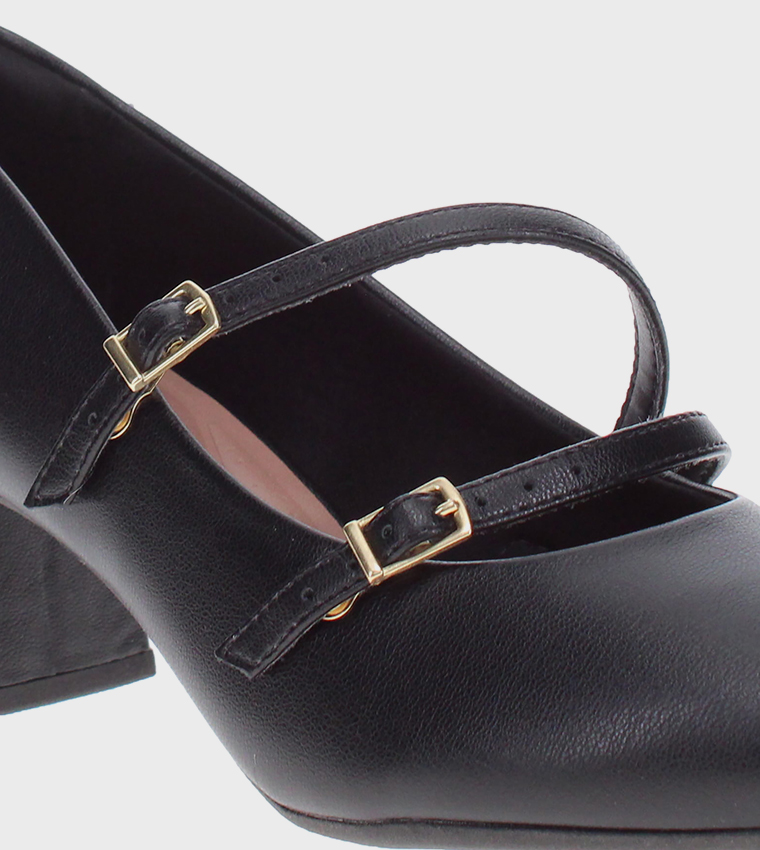 حذاء بكعب عريض 