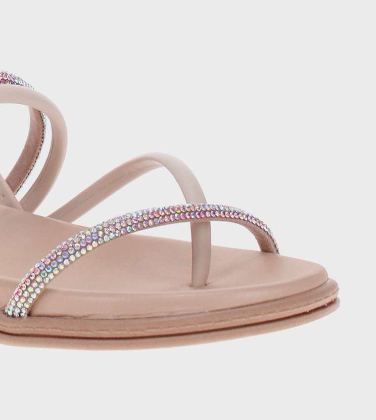 بيرا ريو  الصنادل المسطحة - كريمي  Flat Sandals