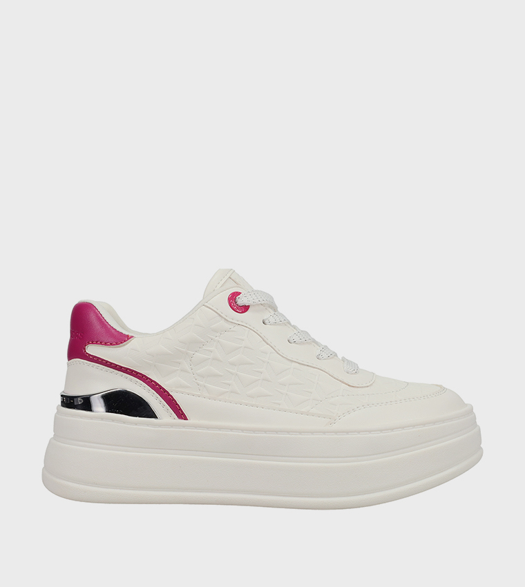 سنيكرز بلاتفورم بطبعة مونوغرام