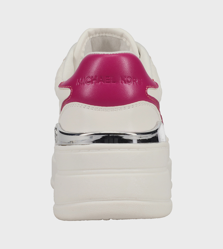 سنيكرز بلاتفورم بطبعة مونوغرام