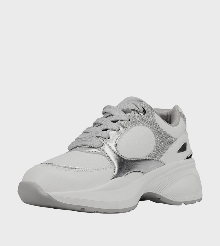 سنيكرز بنعل سميك بألوان متناسقة