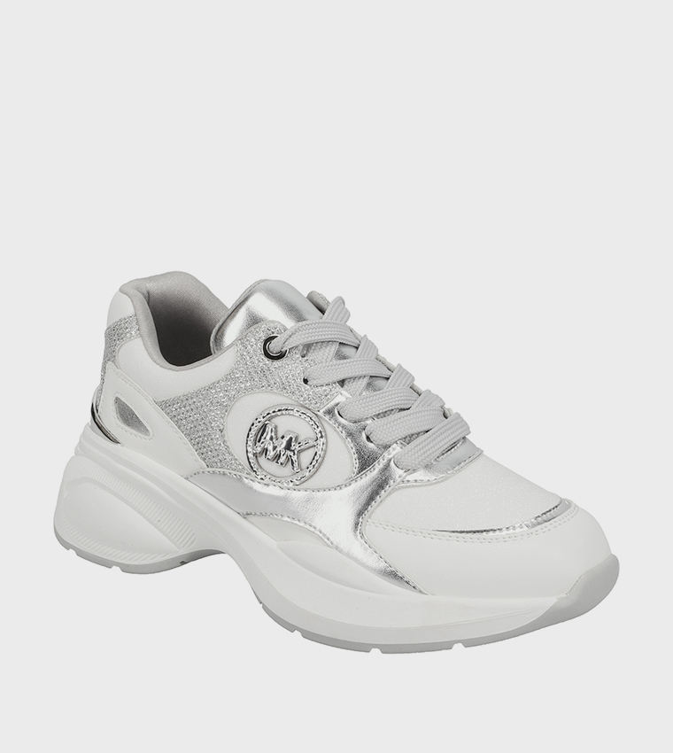 سنيكرز بنعل سميك بألوان متناسقة