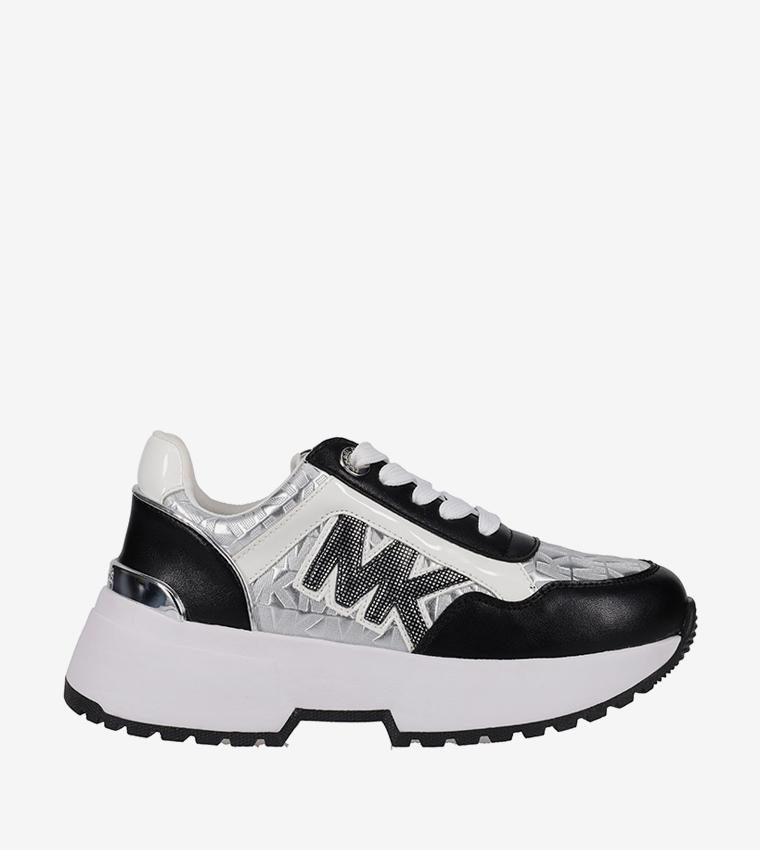 حذاء رياضي كوزمو مادي برباط وألوان متناسقة