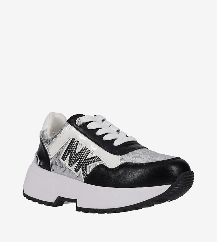 حذاء رياضي كوزمو مادي برباط وألوان متناسقة