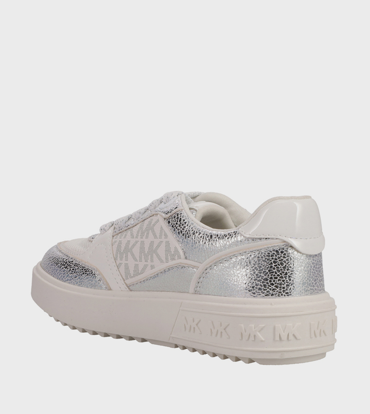 سنيكرز إيميت كلارك برباط