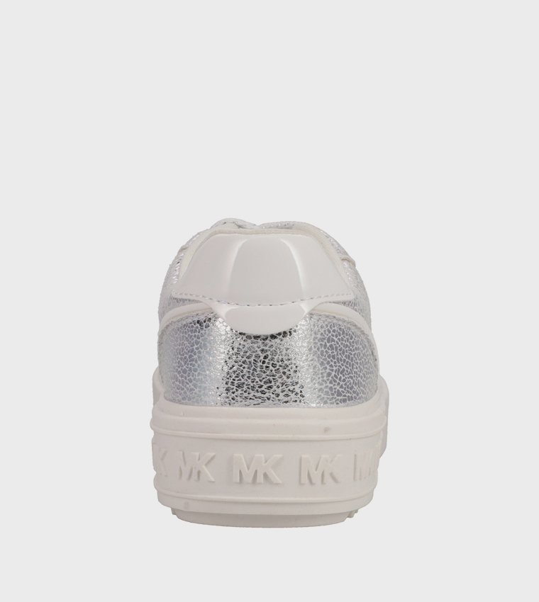 سنيكرز إيميت كلارك برباط