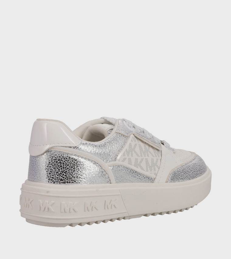 سنيكرز إيميت كلارك برباط