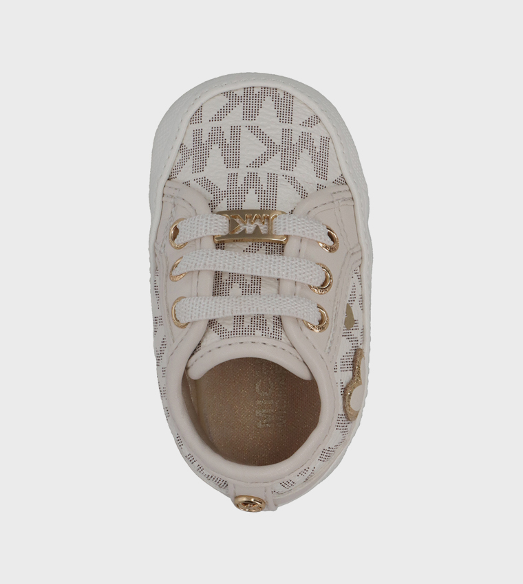 حذاء بيبي بريتانيا برباط بطبعة قلب