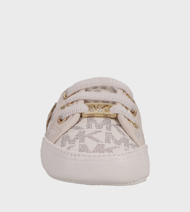 حذاء بيبي بريتانيا برباط بطبعة قلب