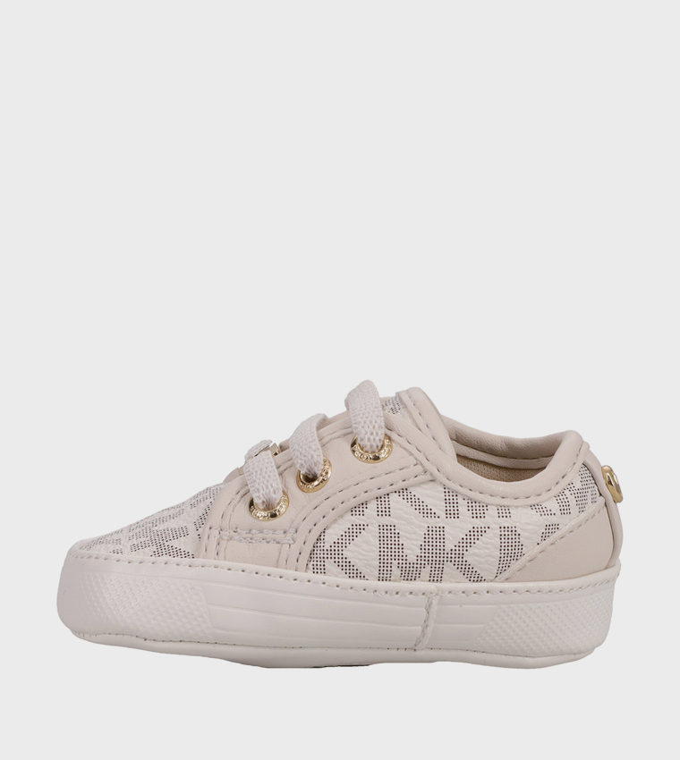 حذاء بيبي بريتانيا برباط بطبعة قلب