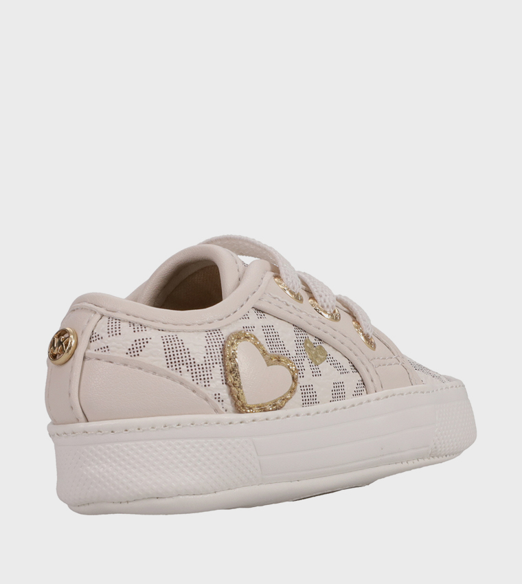 حذاء بيبي بريتانيا برباط بطبعة قلب