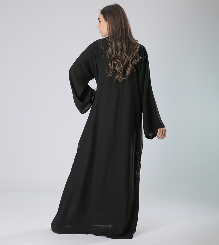 عباية بياقة V وأكمام طويلة 