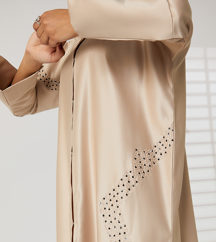 عباية مفتوحة بياقة V