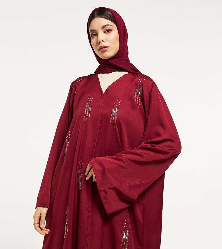 عباية مزخرفة مع طرحة 
