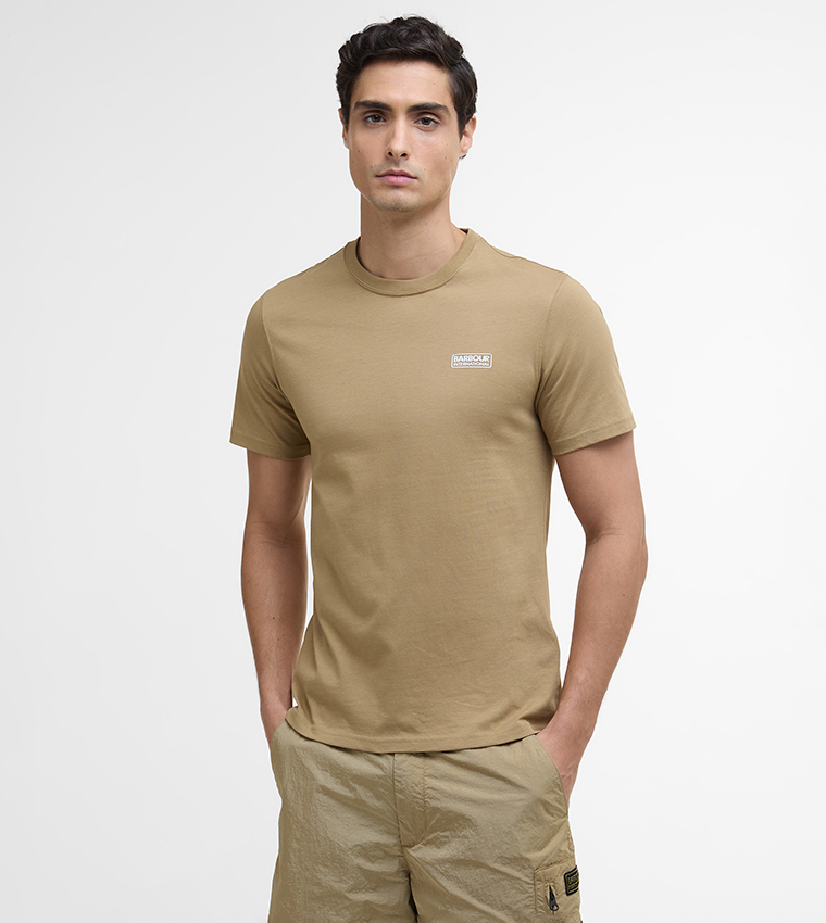 تيشيرت بياقة مستديرة وطبعة الشعار 