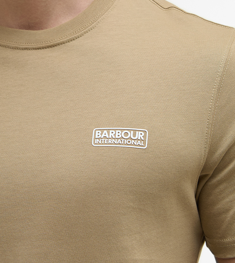 تيشيرت بياقة مستديرة وطبعة الشعار 