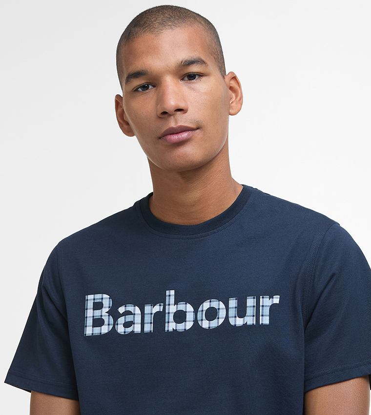 تيشيرت بياقة مستديرة وطبعة الشعار