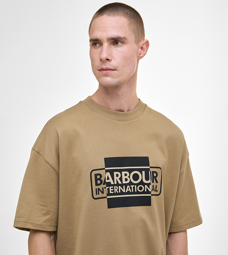 تيشيرت غرافيكي بقصة واسعة 