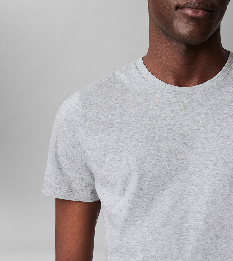 كالفين كلاين  تيشيرتات بياقة دائرية  - متعدد Round Neck T-Shirts