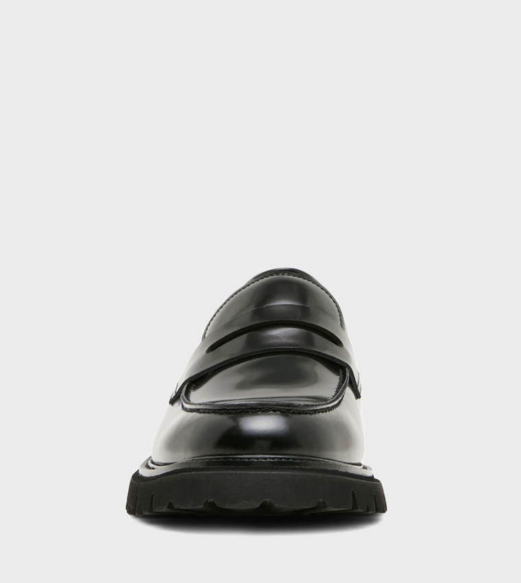 NOMADD Solid Round Toe Loafers