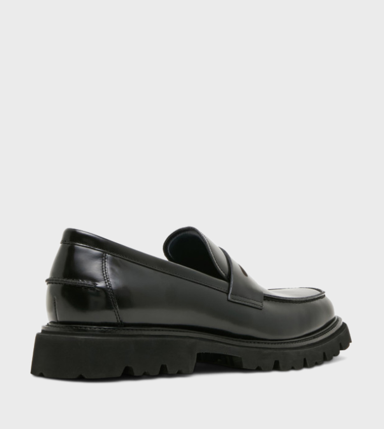 NOMADD Solid Round Toe Loafers