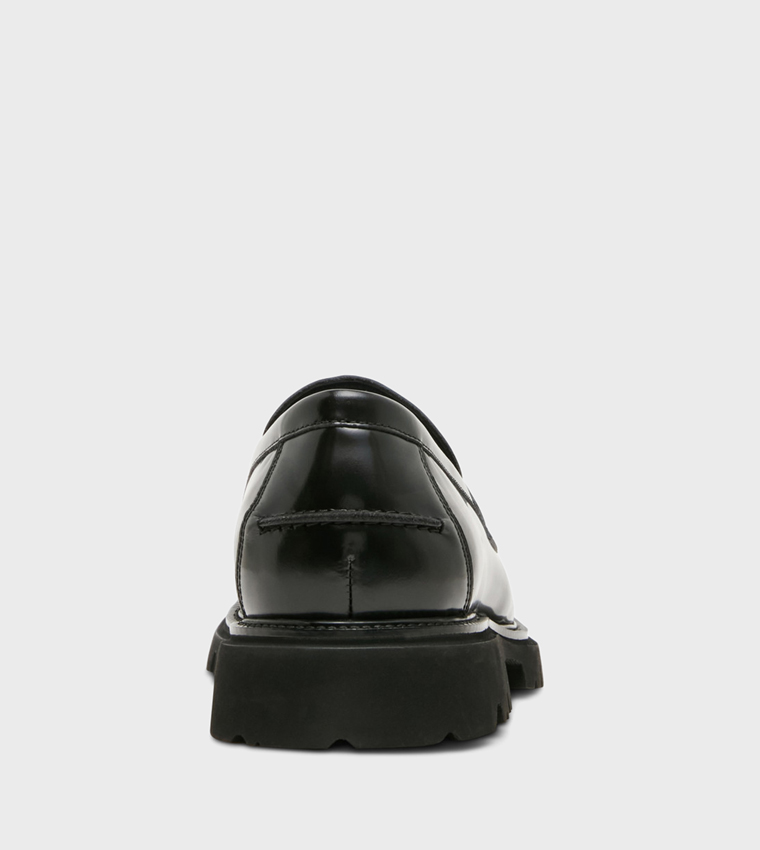 NOMADD Solid Round Toe Loafers