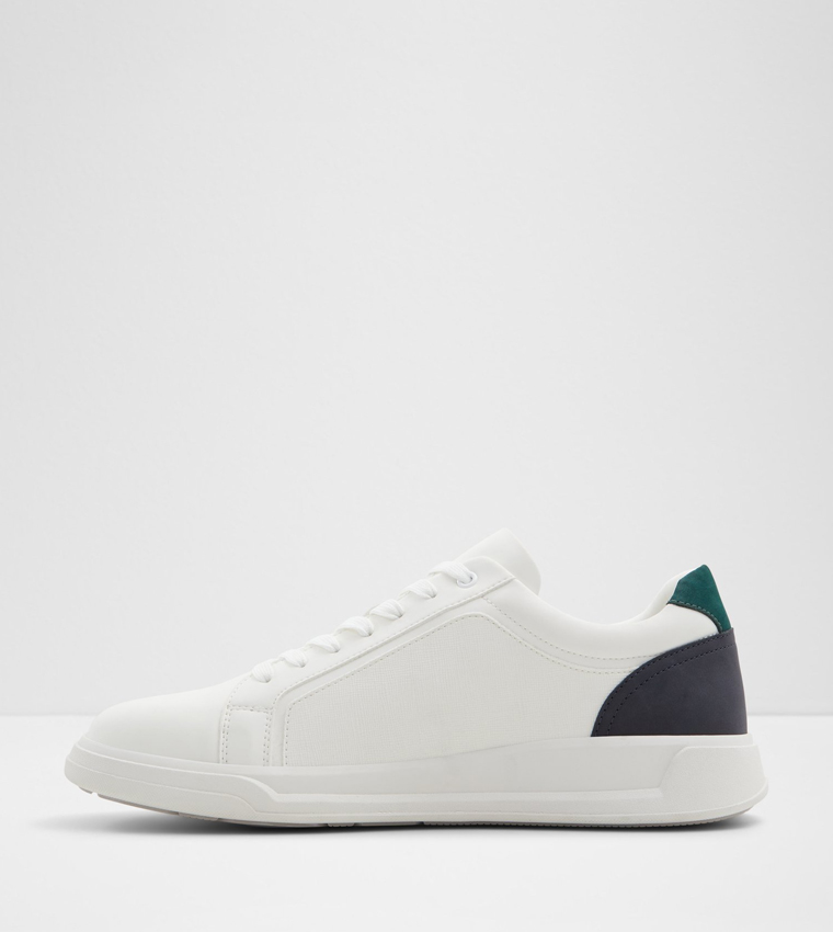 حذاء رياضي بمقدمة دائرية ورباط