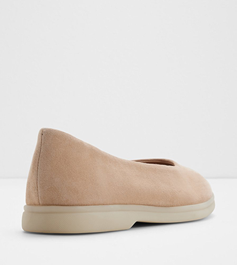 باليرينا بمقدمة لوزية 