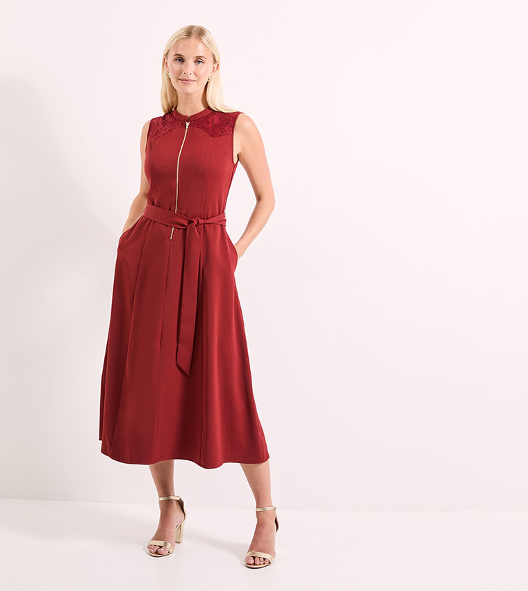 فستان ميدي برباط خصر ودانتيل وياقة غربية