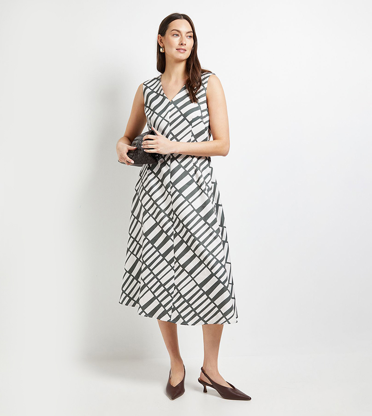 Trapeze Sleeveless Midi Dress