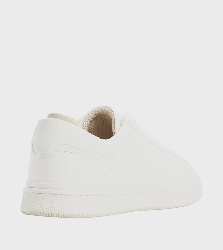 PETEY Textured Round Toe Low Top Sneakers