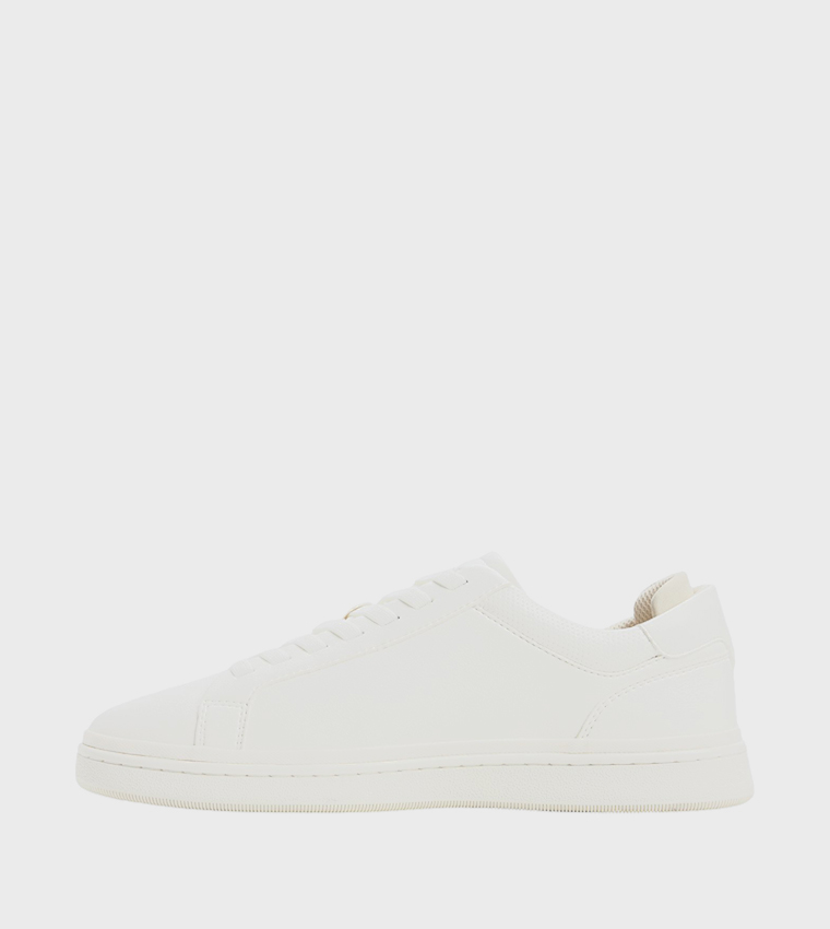 PETEY Textured Round Toe Low Top Sneakers