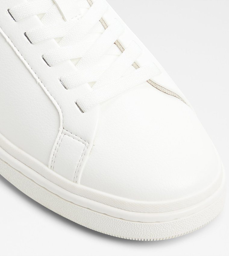 PETEY Textured Round Toe Low Top Sneakers