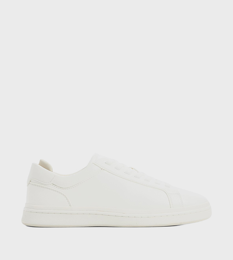 PETEY Textured Round Toe Low Top Sneakers