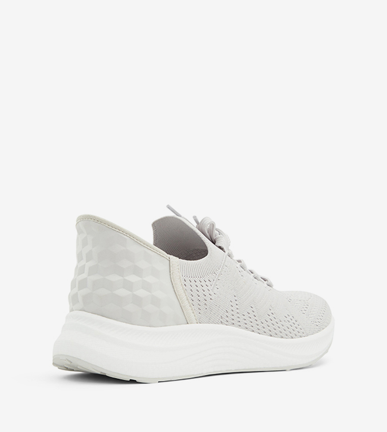 حذاء قماش برباط 