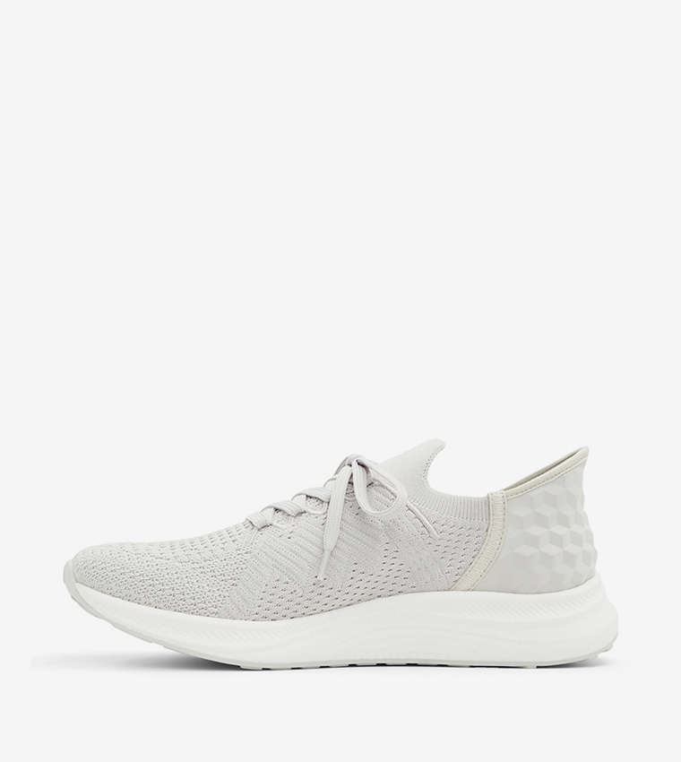 حذاء قماش برباط 